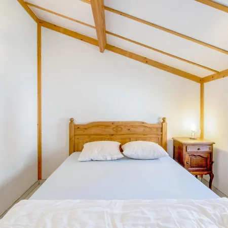 Cosy Holiday In Near Sea Beach *